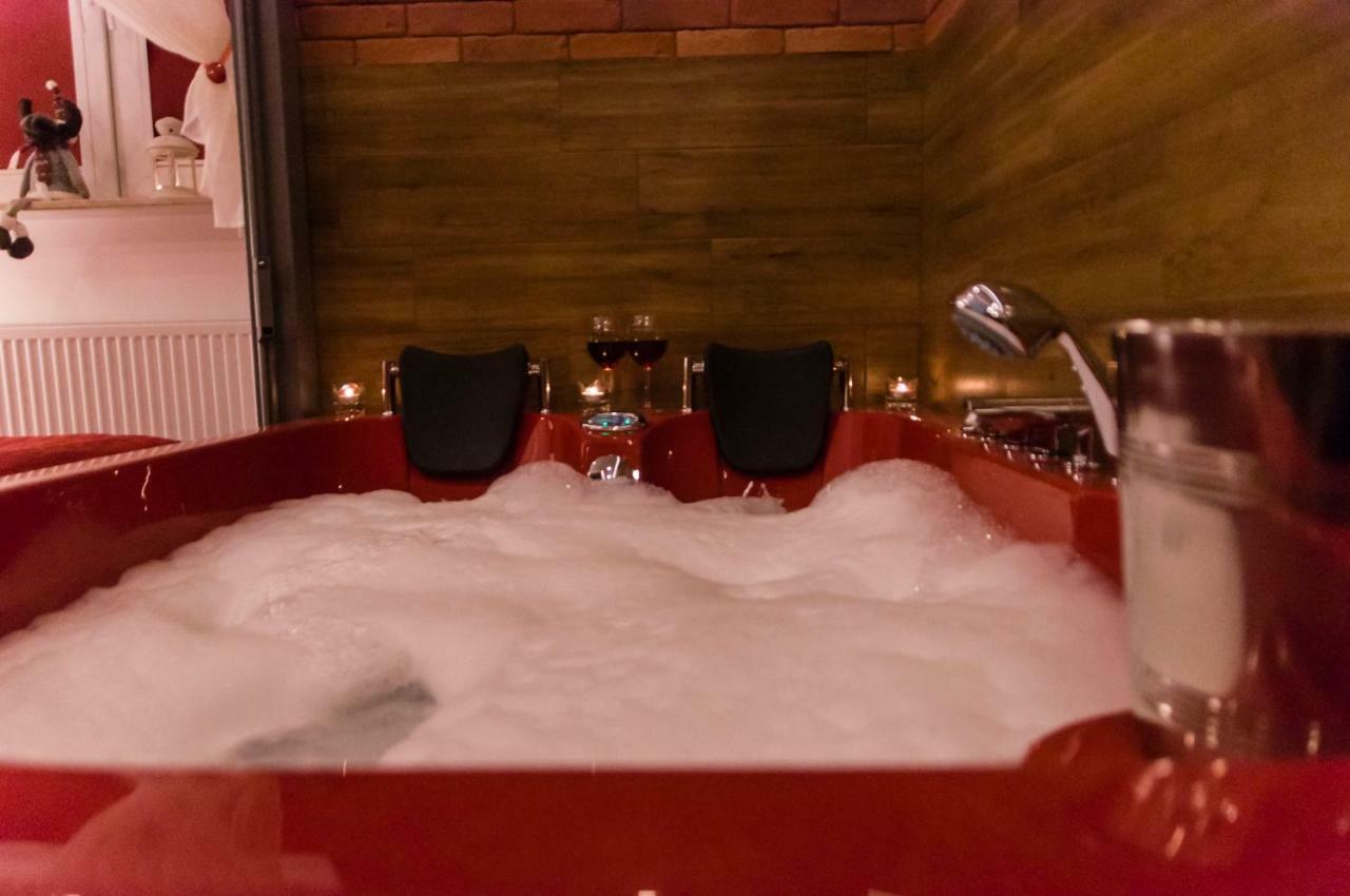 Jacuzzi Apartment Red Kraków Zewnętrze zdjęcie