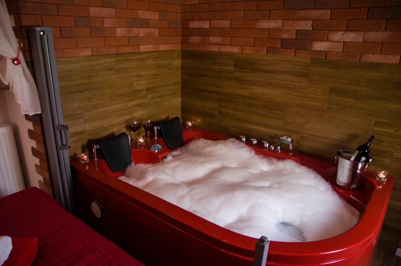 Jacuzzi Apartment Red Kraków Zewnętrze zdjęcie